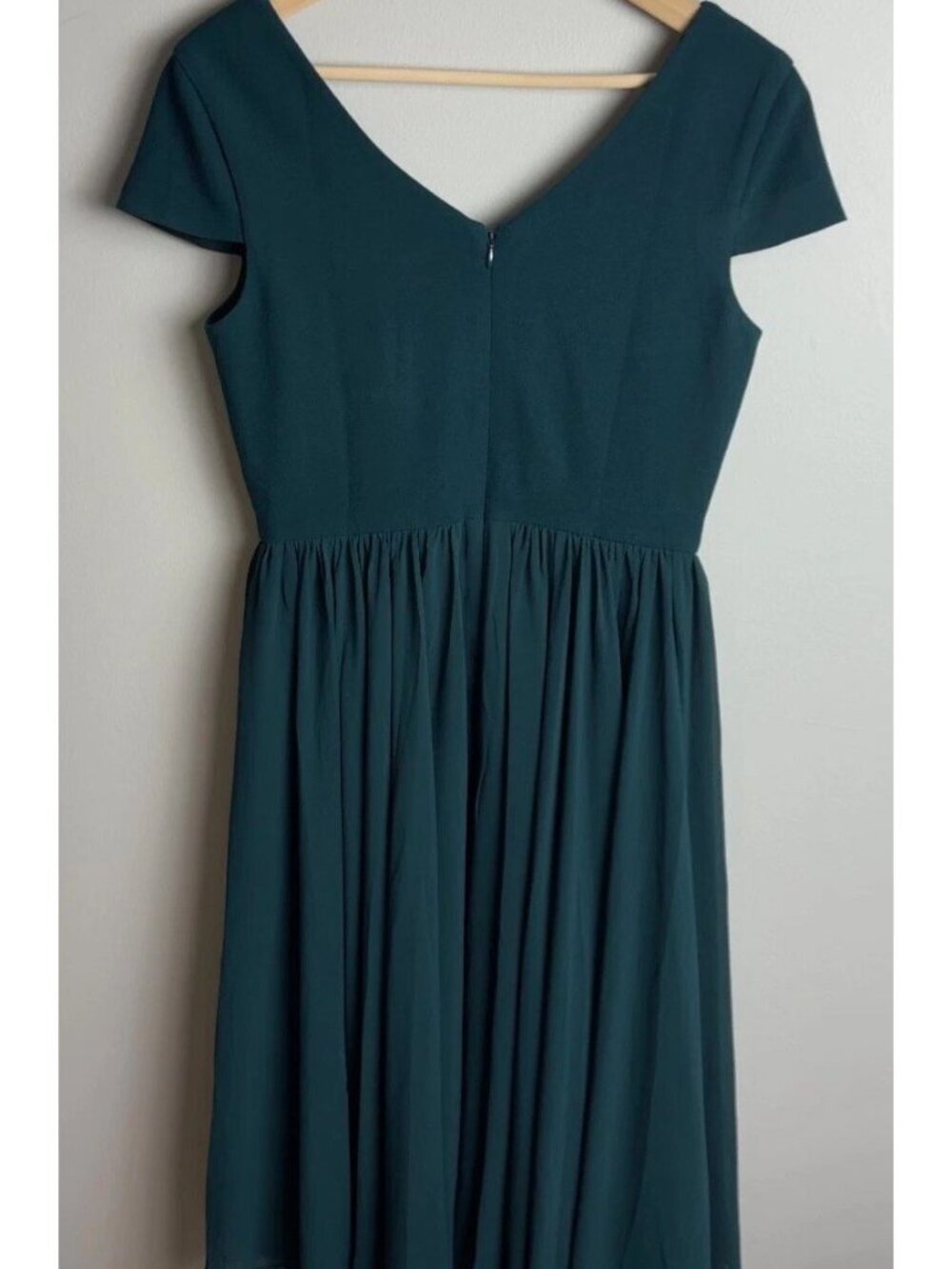Dress The Population Corey V-Neck Dress Size Medium Pine Green Lace Hem Women’s - Picture 2 of 7